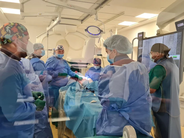 Premier-medical-la-Braov-prima-implantare-transcateter-a-valvei-aortice-fcut-la-un-spital-public