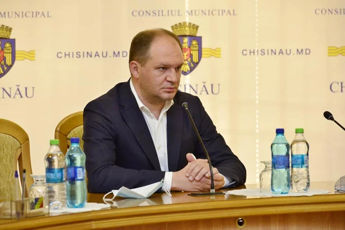 Primarul-din-Chiinu-la-cafea-cu-FSB-Imagine-publicat-n-pres