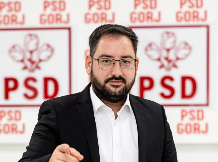Primarul-din-Gorj-care-se-credea-Batman-i-Superman-vizat-de-mai-multe-percheziii-ntr-un-dosar-penal