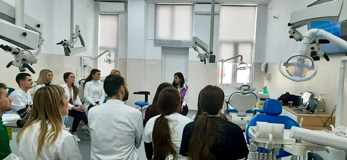 -Profesoar-universitar-din-Turcia-impresionat-de-echipamentele-pe-care-nva-studenii-din-Romnia-FOTO