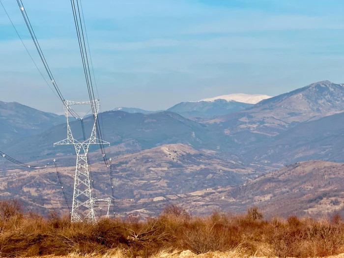 Proiectul-de-construcie-a-liniei-electrice-Porile-de-Fier---Reia-a-fost-finalizat-cu-succes