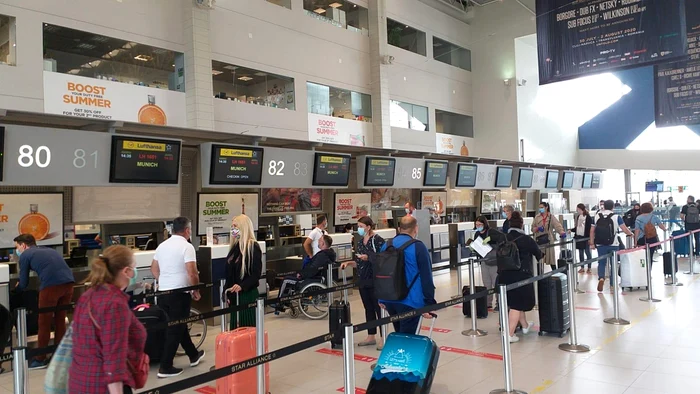 Proteste-pe-aeroporturile-din-Bucureti-angajaii-cer-pstrarea-valorii-bonurilor-de-mas-i-a-voucherelor-de-vacan