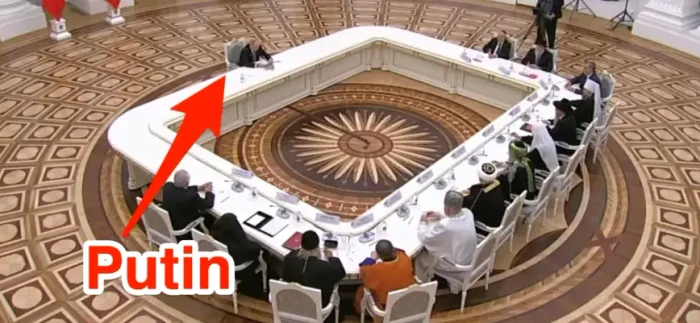 Putin-folosete-o-mas-masiv-pentru-a-pstra-distana-fa-de-oficiali-la-fel-de-ridicol-ca-i-precedentele