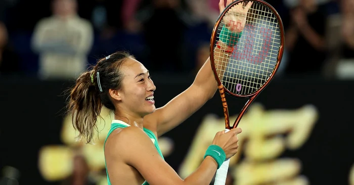 Qinwen-Zheng---Aryna-Sabalenka-e-marea-final-de-la-Australian-Open-Cnd-se-joac-partida
