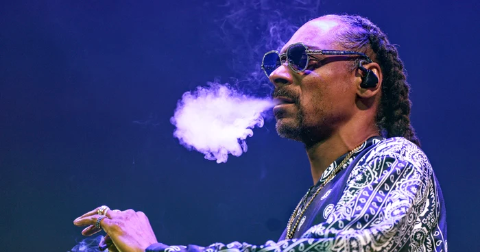 Rapperul-Snoop-Dogg-comentator-la-Olimpiad-Ce-colos-TV-l-a-angajat-pe-cel-mai-cunoscut-consumator-de-marijuana