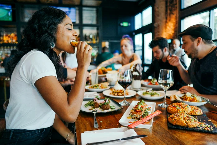 Reacia-radical-a-unui-britanic-ntr-un-restaurant-din-Cluj-Chiar-scap-de-sub-control-dar-oamenii-sunt-complici
