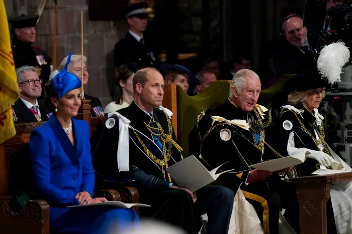 Regele-Charles-III-sftuit-s-abdice-n-caz-contrar-cderea-Casei-Windsor-este-iminent