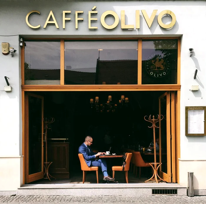 Regula-nou-din-cafenele-care-te-va-enerva-Clujul-d-tonul-Toi-freelancerii-o-ard-cinci-ore-pe-un-latte-i-o-ap-plat