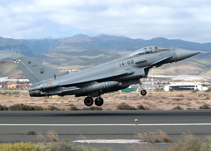 Rocad-de-aeronave-Eurofighter-la-Baza-Koglniceanu