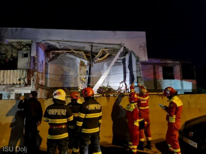 S-au-reluat-cutrile-la-blocul-din-Craiova-unde-n-urma-unei-explozii-s-a-prbuit-o-parte-dintr-un-etaj