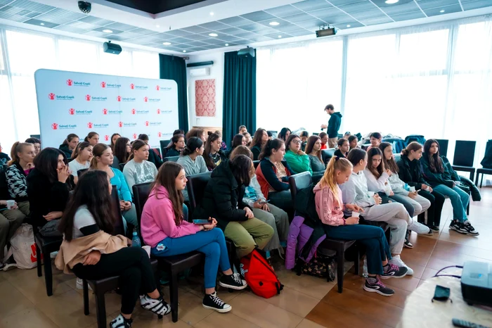 Salvai-Copiii-cere-ca-Educaia-pentru-sntate-s-fie-accesibil-adolescenilor-de-peste-14-ani-fr-acordul-prinilor