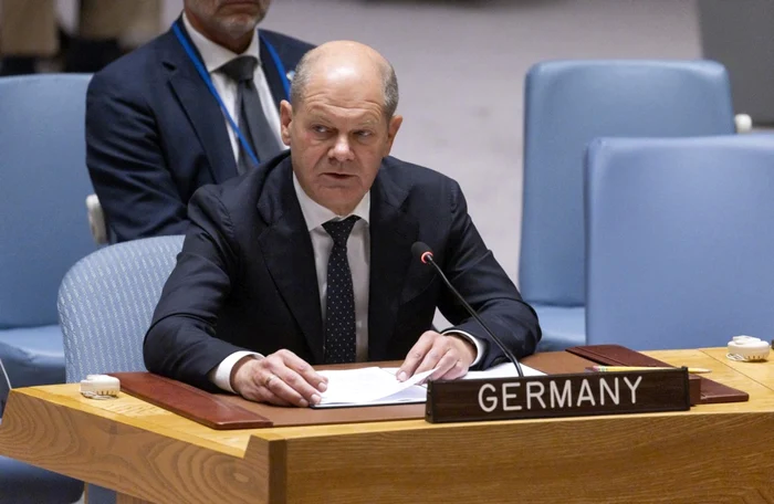 Scholz-a-numit-incendiul-care-a-paralizat-activitatea-uzinei-Tesla-din-Germania-un-atac-terorist