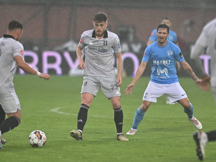 Scor-alb-n-play-out-ul-Superligii-FC-Voluntari---FCU-Craiova-0-0