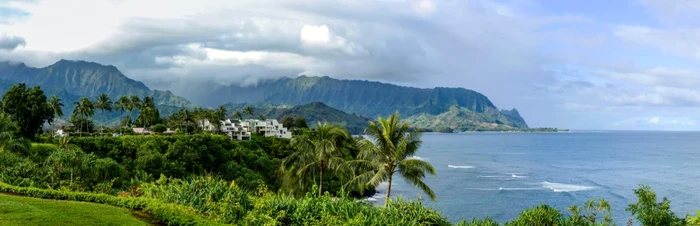 Sfrit-cumplit-pentru-o-tnr-mam-a-alunecat-de-pe-o-stnc-din-Hawaii-i-a-fost-luat-de-val