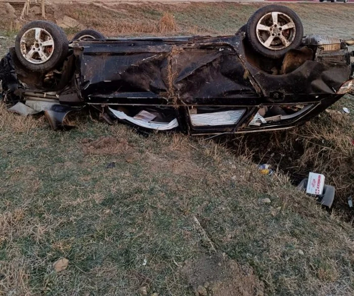 Sfrit-groaznic-pentru-un-tnr-ntr-un-grav-accident-rutier-A-fost-aruncat-la-25-de-metri-de-maina-rsturnat-pe-cmp