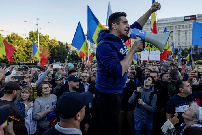 Singurul-om-politic-romn-pe-care-un-reputat-istoric-l-consider-cu-adevrat-patriot-M-uit-la-Simion-ca-la-un-dulap