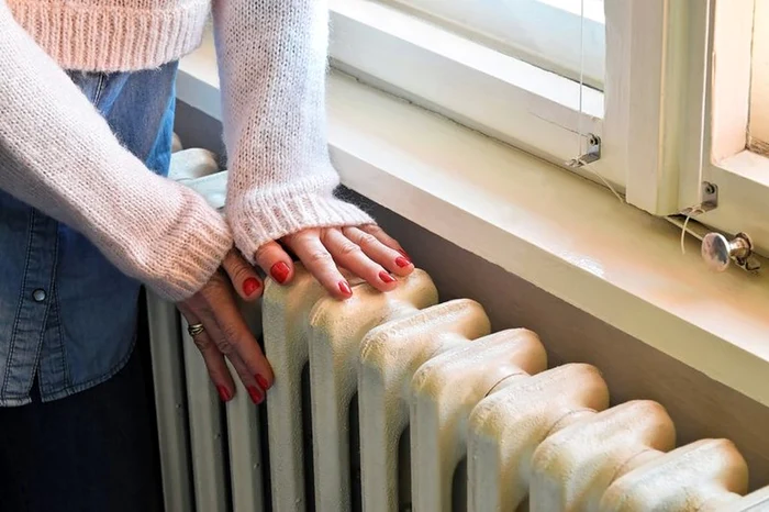 Situaie-ciudat-la-Ploieti-Afar-sunt-peste-20-de-grade-Celsius-iar-caloriferele-sunt-fierbini-