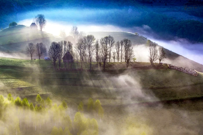 Splendoarea-dimineilor-din-Apuseni-n-imagini-Cum-arat-trmul-de-piatr-i-de-aur-al-moilor-FOTO