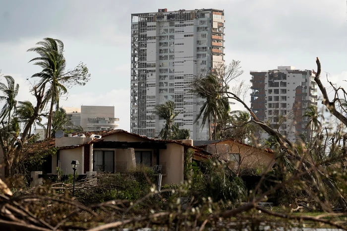 Staiunea-mexican-Acapulco-devastat-de-jafuri-dup-ce-a-fost-lovit-de-uraganul-Otis-Oamenii-nu-mai-au-ce-mnca