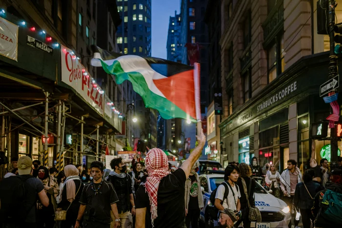 Sute-de-arestri-la-New-York-la-o-manifestaie-a-unei-micri-evreieti-mpotriva-bombardamentelor-n-Gaza