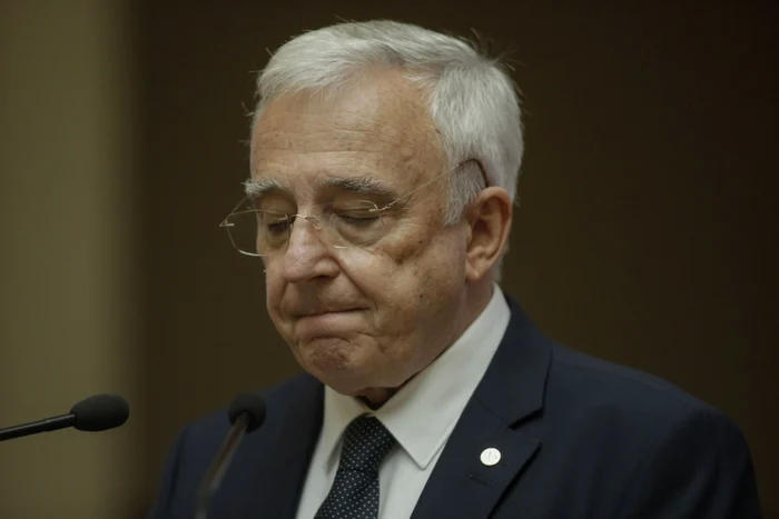 Tentativ-de-fraud-care-folosete-imaginea-guvernatorului-Mugur-Isrescu-Ce-rspuns-absurd-d-Facebook