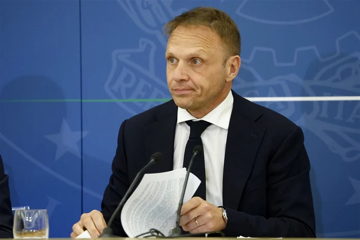 The-Guardian-Un-ministru-italian-a-forat-un-tren-de-mare-vitez-s-fac-o-oprire-neprogramat
