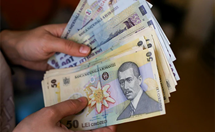Transparena-salarial-Ai-fi-de-acord-s-le-mprtii-colegilor-ci-bani-ctigai-Ce-spune-un-analist-financiar-