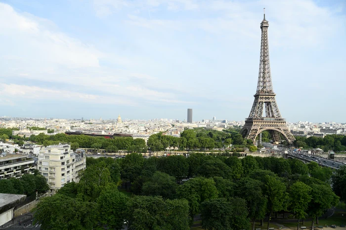 Turnul-Eiffel-nu-mai-poate-fi-vizitat-miercuri-Angajaii-au-intrat-n-grev