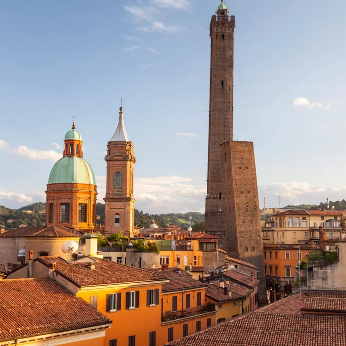 Turnul-nclinat-din-Bologna-care-l-a-vrjit-pe-Dante-i-ngrijoreaz-pe-specialiti-semne-c-s-ar-putea-prbui