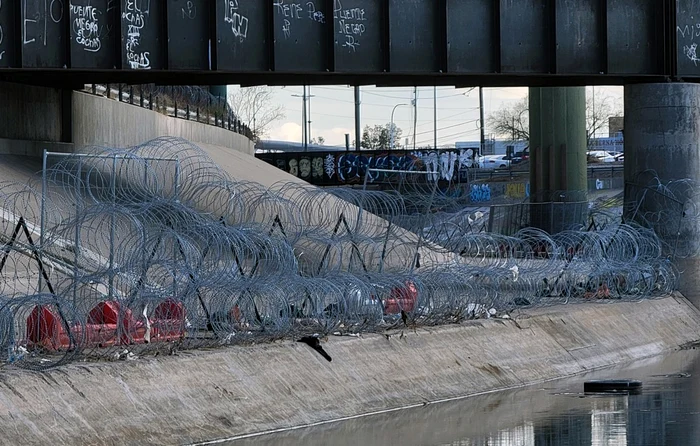 Un-convoi-anti-migraie-se-ndreapt-spre-frontiera-cu-Mexicul-Disputa-dintre-statul-Texas-i-administraia-Biden-continu
