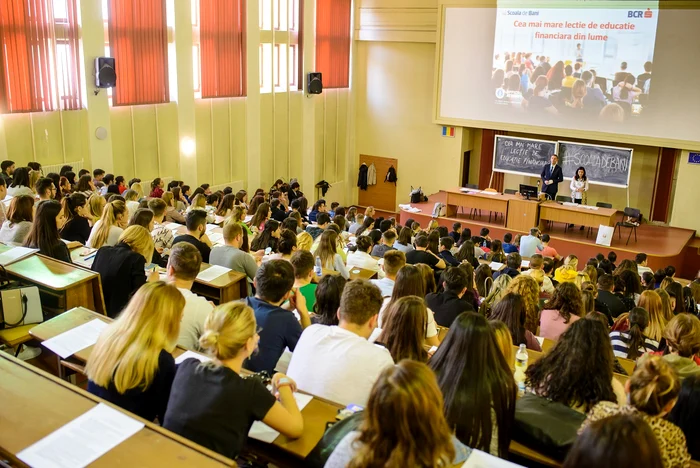 Un-milion-de-romni-educai-financiar-de-BCR