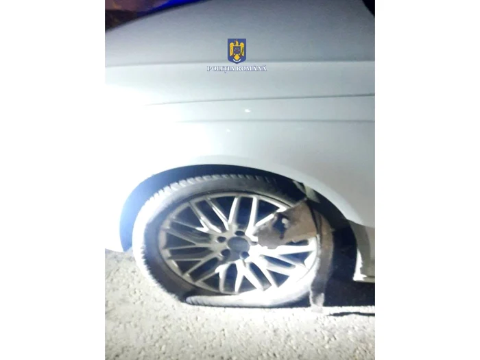 Un-ofer-de-21-de-ani-fr-permis-nu-a-putut-fi-oprit-de-poliiti-dect-cu-un-dispozitiv-spike