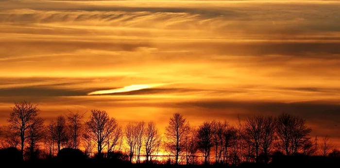 Un-val-de-praf-saharian-traverseaz-Romnia-ct-e-de-periculos-Apar-ploi-sngerii-i-apusuri-spectaculoase