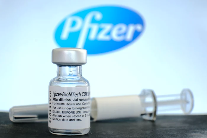 Una-din-patru-persoane-imunizate-cu-serurile-anti-Covid-Pfizer-sau-Moderna-a-experimentat-efecte-adverse