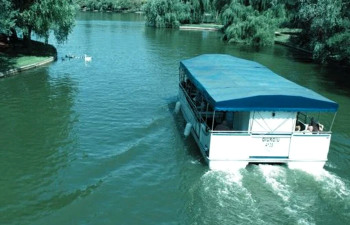 Vaporaul-de-pe-Lacul-IOR-i-reia-cursele-Locuitorii-Sectorului-3-au-prioritate