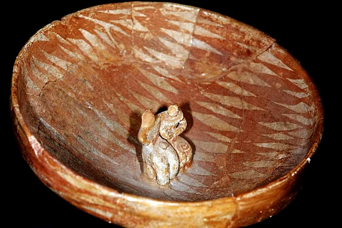 Vasul-cu-ndrgostii-descoperirea-veche-de-ase-mii-de-ani-care-semnific-ritualul-de-cstorie-FOTO