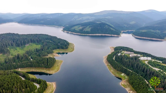 Vidra-Voineasa-raiul-de-pe-Valea-Lotrului-dezvluit-la-mutarea-munilor-Legende-mistere-i-atracii-ale-naturii-FOTO