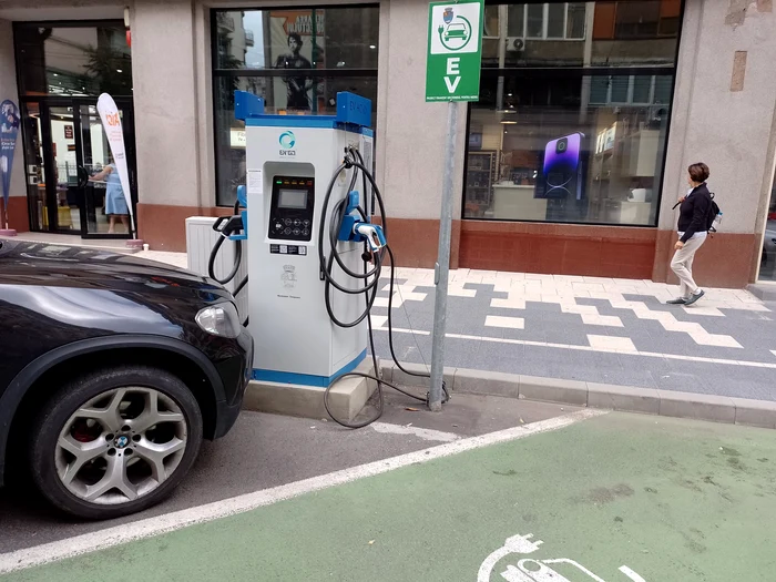 Vnzrile-de-vehicule-electrice-n-SUA-vor-atinge-un-nivel-record-anul-acesta