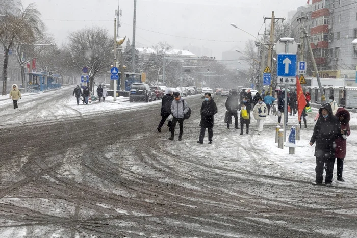 Zboruri-perturbate-de-viscol-i-coli-nchise-n-nord-estul-Chinei-Opt-mori-n-furtuni-de-zpad-n-Mongolia