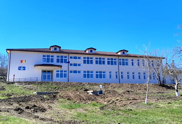 coal-nou-modern-construit-din-temelii-cu-ajutorul-fondurilor-europene-ntr-o-comun-din-Bacu-FOTO