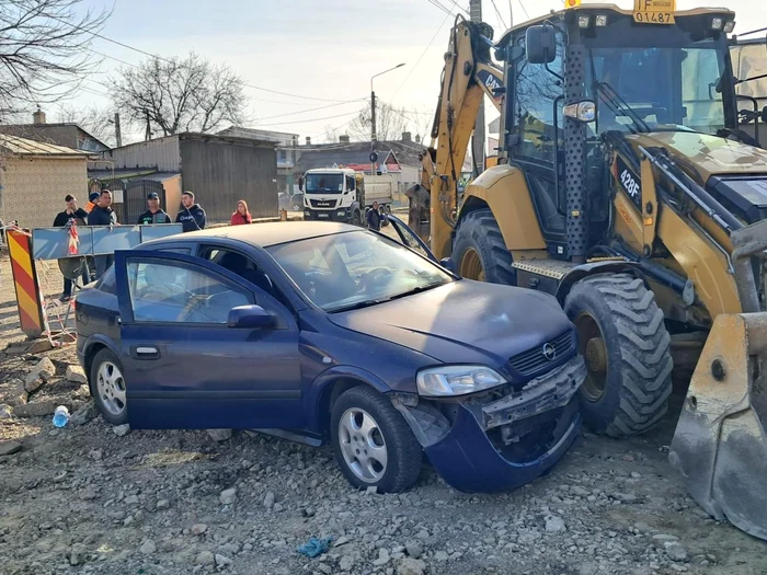 ofer-intrat-cu-maina-ntr-un-antier-din-Brila-A-trecut-de-balizele-de-semnalizare-i-s-a-izbit-de-un-buldoexcavator