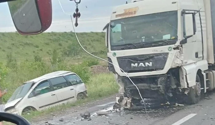 Accident-cumplit--pe-DN1-n-judeul-Bihor-4-persoane-i-au-pierdut-viaa-Circulaia-a-fost-blocat