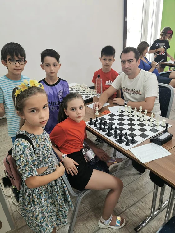 Antrenorul-de-mini-ahistul-Flavius-Mihailiuc-nva-copiii-s-judece-corect-Sunt-abiliti-care-le-va-trebui-n-via