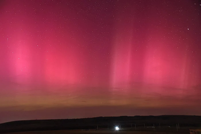 Aurora-boreal-a-aprins-cerul-vineri-noaptea-i-n-Bihor-Fenomenul-s-ar-putea-repeta-n-Romnia-i-noaptea-aceasta-FOTO