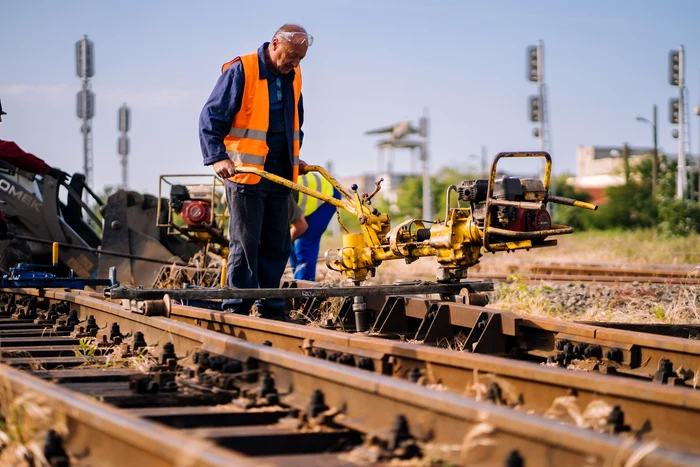 CFR-lanseaz-licitaii-de-peste-7-miliarde-de-lei-pentru-modernizarea-liniei-CF-Craiova---Caransebe