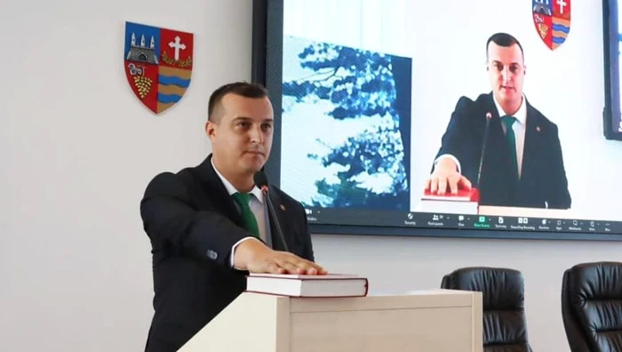 Cine-este-politicianul-rnit-grav-dup-ce-un-bolovan-desprins-din-munte-a-czut-pe-maina-condus-de-el-FOTO-