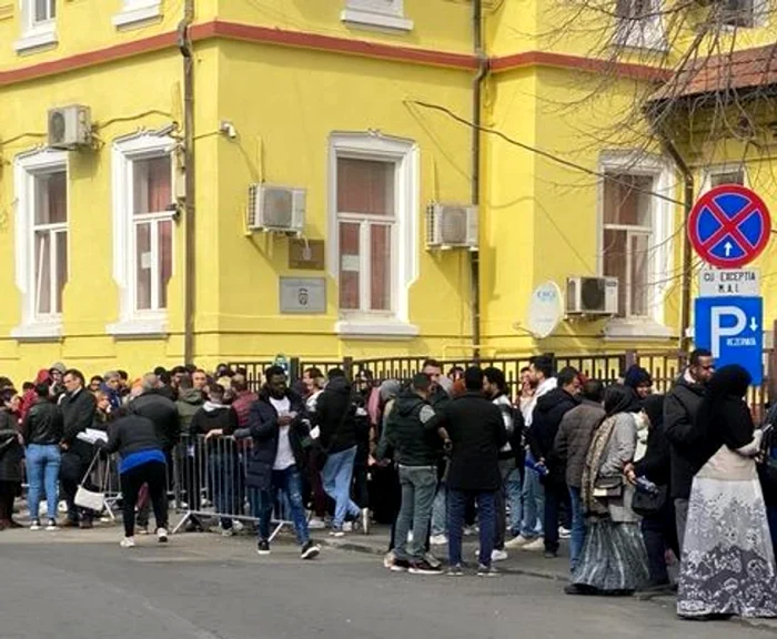 Cu-generaii-n-urm-romnii-stteau-la-cozi-pentru-mncare-Acum-stau-alii-