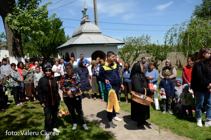 Cu-sufletul-curat-de-Pate-Obiceiuri-din-vechiul-Romanai-care-adun-satul-ca-odinioar--