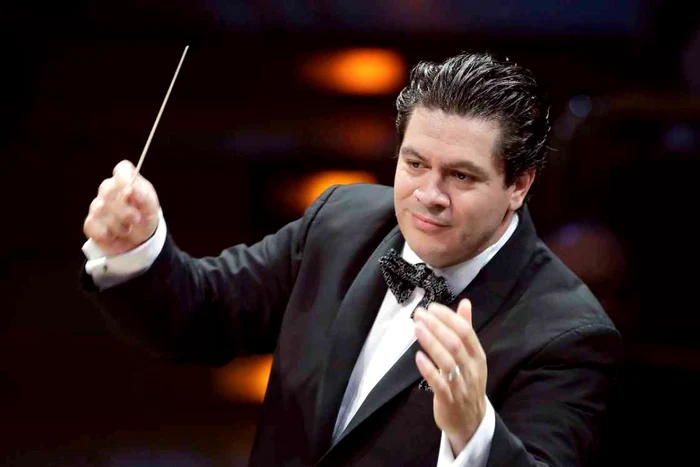 Dirijorul-romn-Cristian-Mcelaru-numit-director-muzical-al-uneia-dintre-cele-mai-importante-orchestre-din-America
