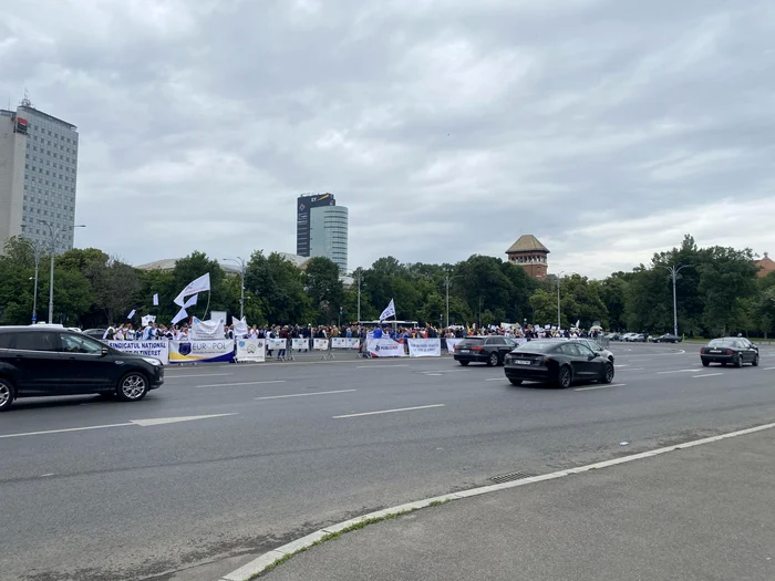 Guvernul-a-adoptat-majorarea-de-10-pentru-bugetari-Sindicatele-au-ieit-din-nou-n-strad-i-cer-dublu
